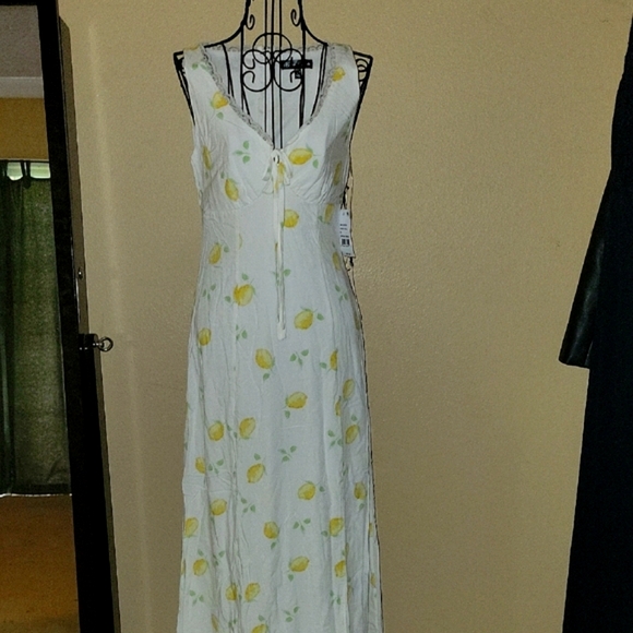 Crystal Doll White Maxi Dress with Yellow Lemon Print Sz XS NWT $23 - Picture 1 of 12